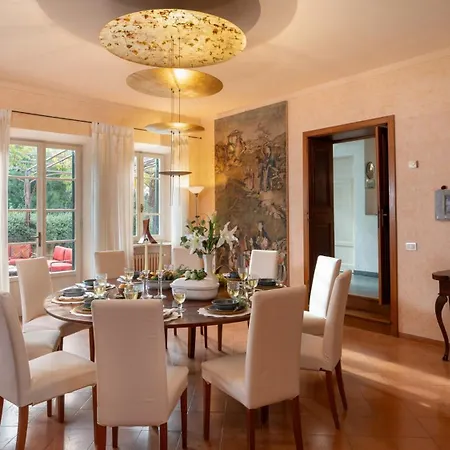 Casa Del Duca 10, Emma