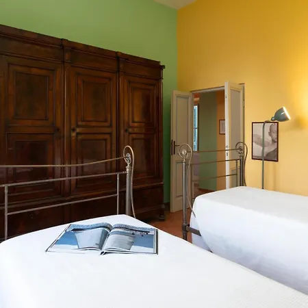 Casa Del Duca 10, Emma