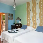 Casa Del Duca 10, Emma Villa *