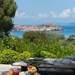 Casa Del Duca 10, Emma Villa *